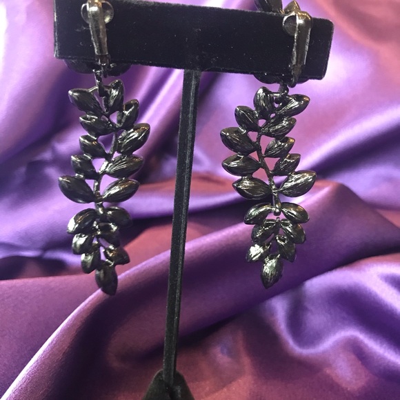 Vintage Kenneth Jay Lane black with Austrian crystal drop leaf earrings. - Picture 10 of 10